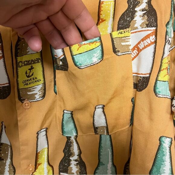 NWT BDG Urban Outfitters Drink Print Beer Bottles Hawaiian Camp Shirt Mens L - Picture 8 of 11